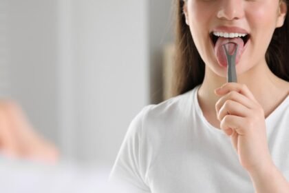 Raspador de língua realmente elimina o mau hálito?